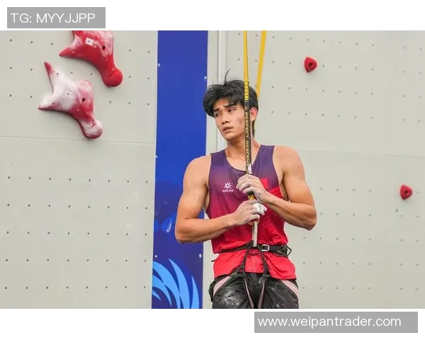 西安攀岩队与成都攀岩队赛后复盘分析团队配合与战术策略